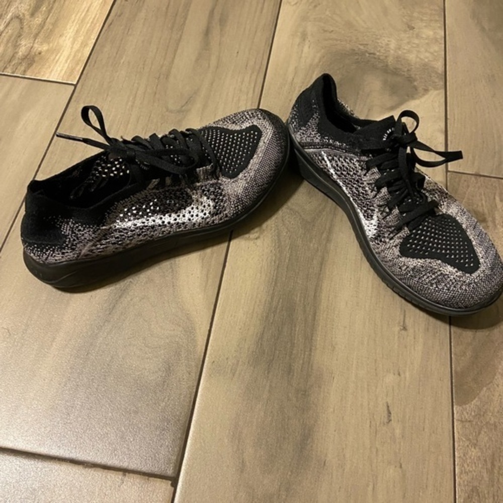 Nike Free‎ Runs black and white fly knit size 8.5 womens